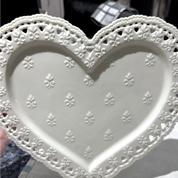✨ Vintage Skye McGhie Heart-Shaped Lace Serving Plate – Cottage-Chic Romance! ✨ - Picture 3 of 16